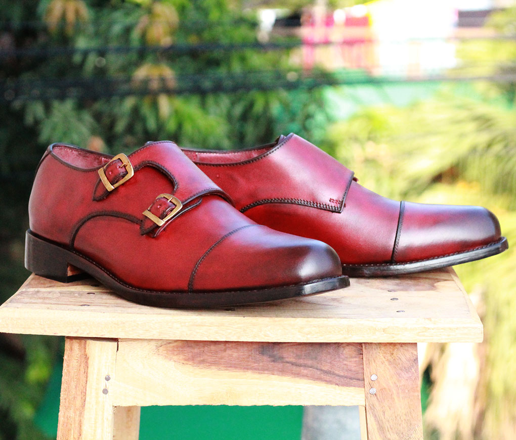 burgundy cap toe shoes